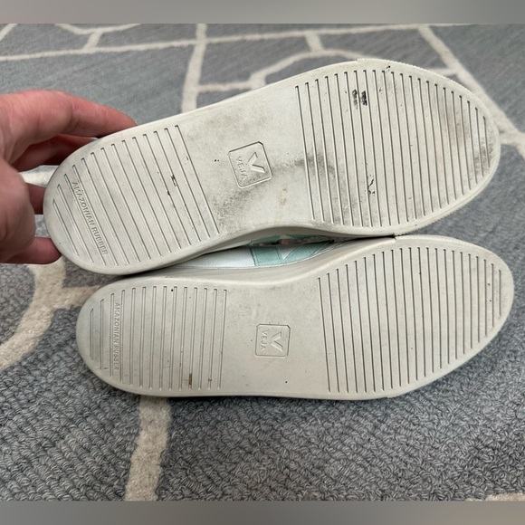 Veja,  Kids' Small Esplar Leather Sneaker - Picture 7 of 10